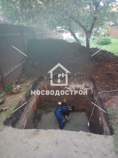 копка котлована для монтажа погреба под ключ в загородном доме